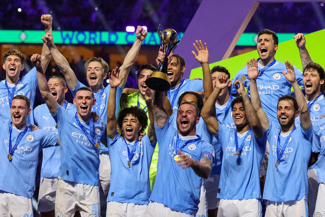 Foto do time Manchester City comemorando vitória