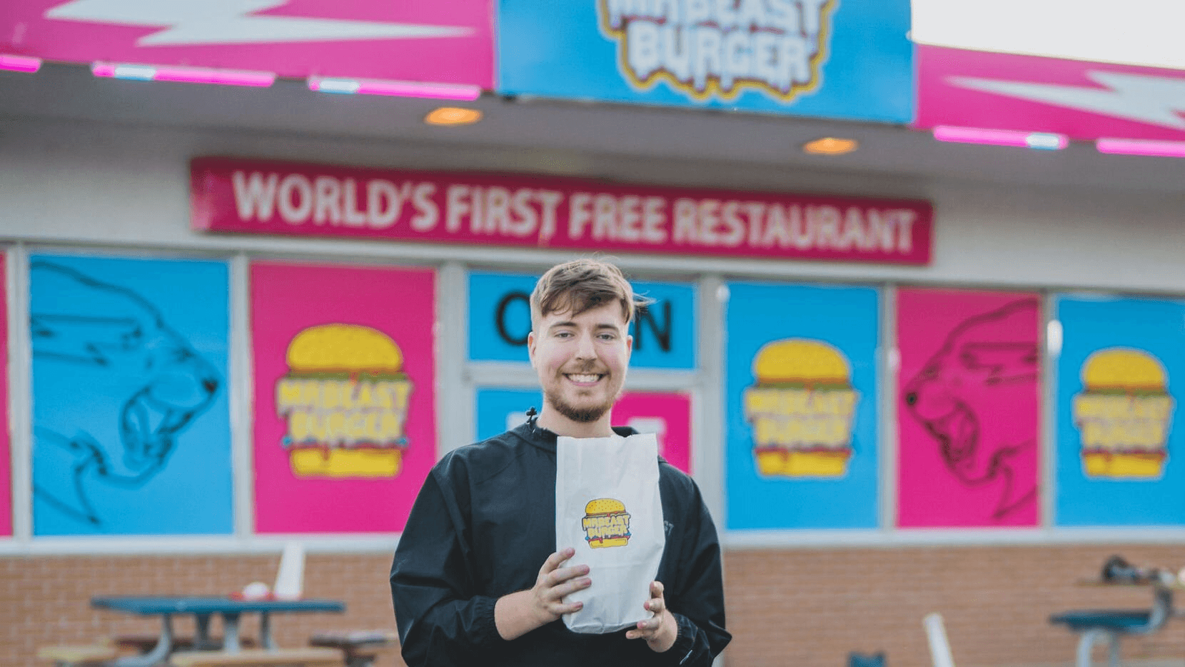 Foto de Mr Beast em frente ao seu fast food